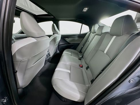 Used 2025 Toyota Camry SE image 28