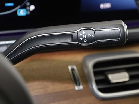 Used 2025 Mercedes-Benz GLS 450 4MATIC image 7