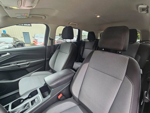 Used 2017 Ford Escape SE image 20