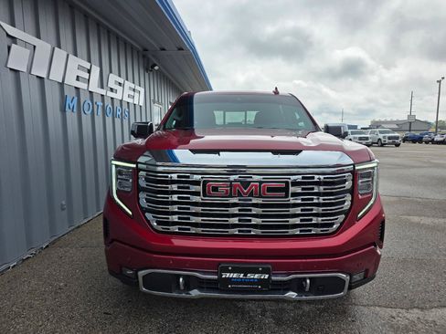 Used 2024 GMC Sierra 1500 Denali w/ Technology Package AWD/4WD image 3