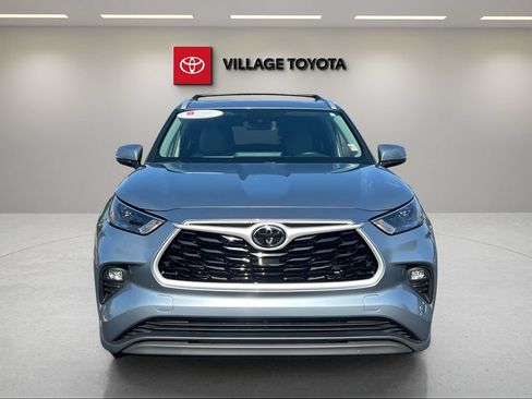 Certified 2024 Toyota Highlander XLE FWD image 8