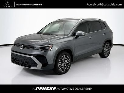 Used 2025 Volkswagen Taos SE w/ Panoramic Sunroof Package