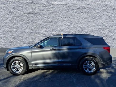 Certified 2023 Ford Explorer XLT w/ Equipment Group 202A image 4