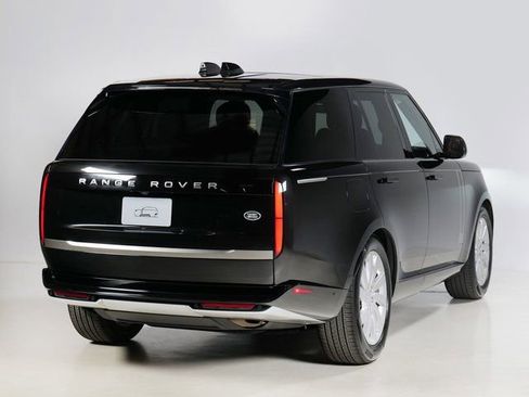 Used 2023 Land Rover Range Rover SE AWD/4WD image 2