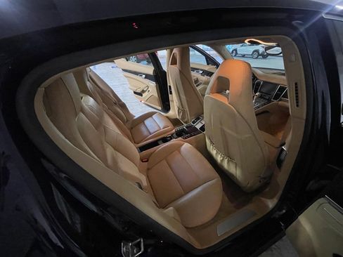 Used 2015 Porsche Panamera S image 9
