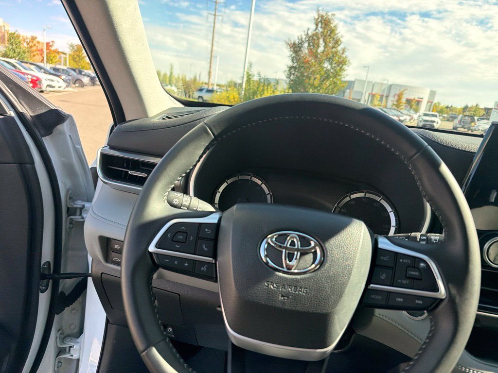 Used 2026 Toyota Highlander XLE AWD/4WD image 26