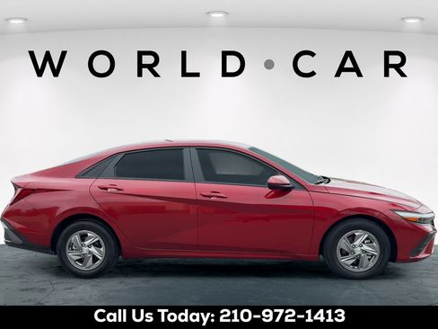 Certified 2025 Hyundai Elantra SE FWD image 2
