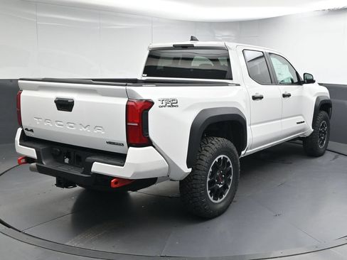 Used 2025 Toyota Tacoma TRD Off-Road AWD/4WD image 9