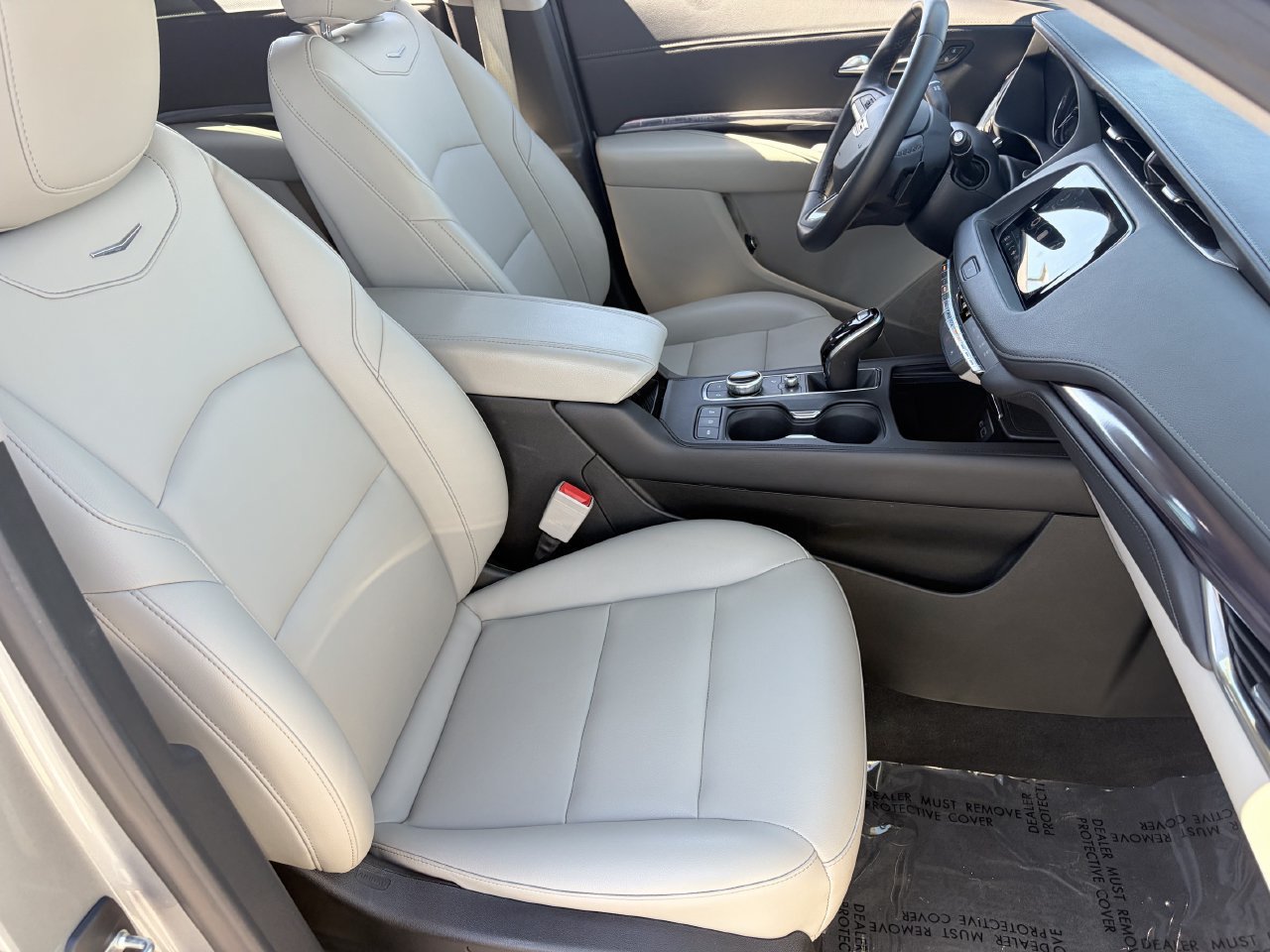 Certified 2023 Cadillac XT4 Luxury w/ Driver Awareness Package FWD image 11