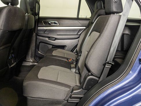 Used 2019 Ford Explorer XLT image 37