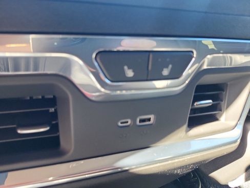 New 2026 GMC Sierra 2500 Denali w/ Denali Reserve Package image 11