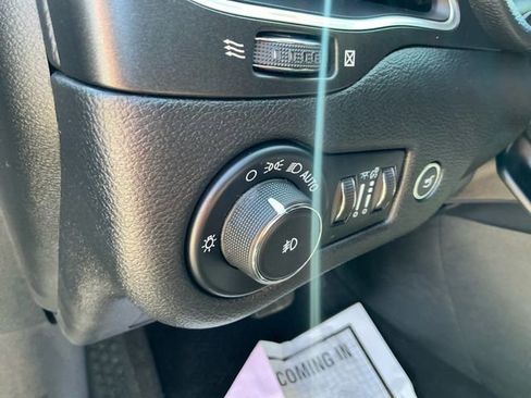 Used 2022 Jeep Cherokee Trailhawk w/ Premium Leather Package AWD/4WD image 26