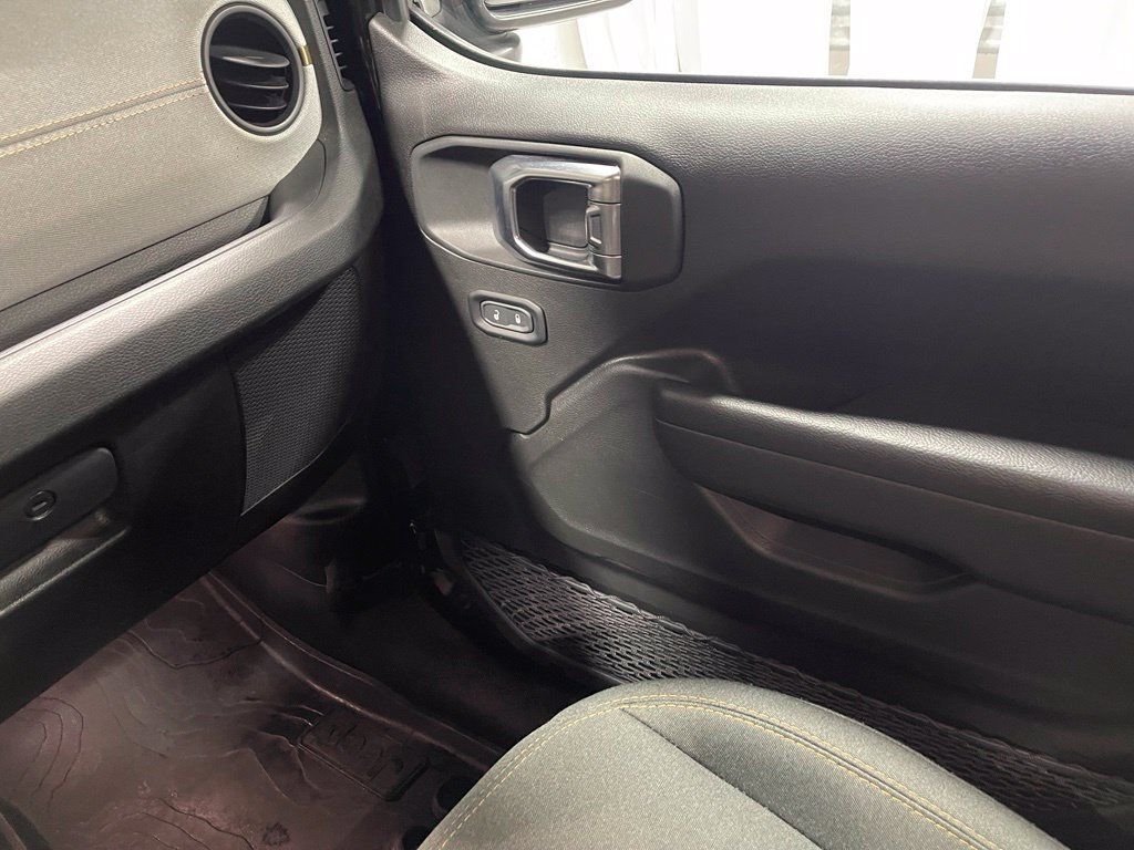Used 2024 Jeep Wrangler Unlimited AWD/4WD image 27