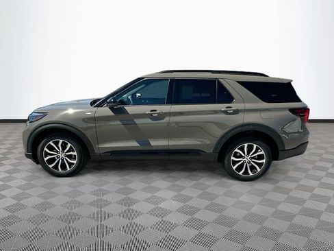 New 2026 Ford Explorer ST-Line image 3