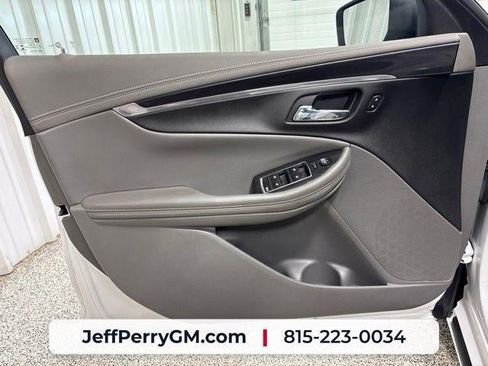 Used 2018 Chevrolet Impala LT FWD image 12