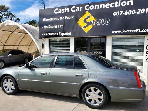 Used 2006 Cadillac DTS w/ Trunk Convenience Package image 8