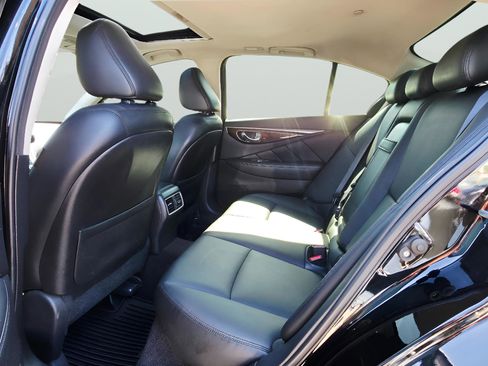 Used 2019 INFINITI Q50 Luxe w/ Essential Package (3.0T Luxe) AWD/4WD image 12