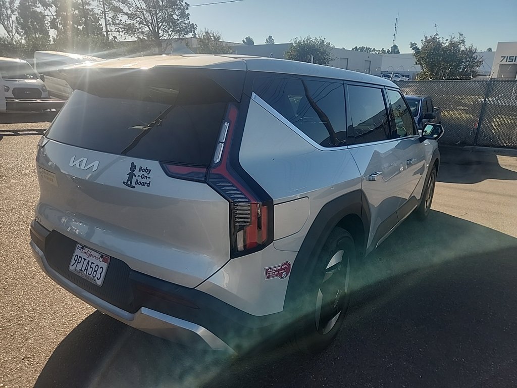 Used 2024 Kia EV9 Light Long Range RWD image 12
