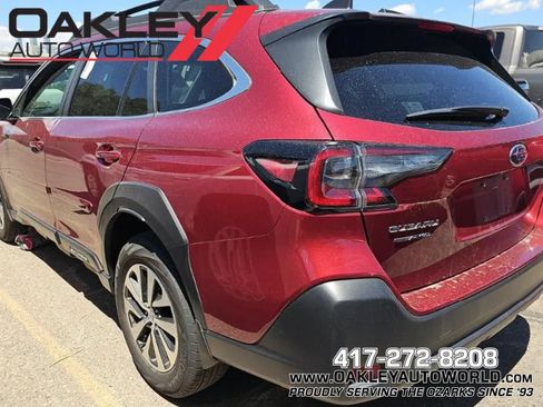 Used 2025 Subaru Outback Premium AWD/4WD image 1