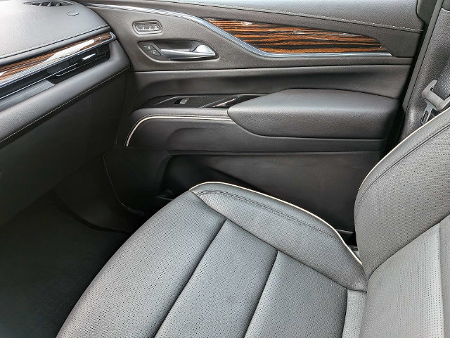 Used 2023 Cadillac Escalade Premium Luxury w/ LPO, Floor Liner Package AWD/4WD image 18