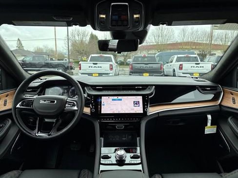 New 2026 Jeep Grand Cherokee Summit w/ Obsidian Package image 15