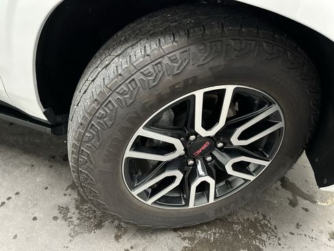 Used 2023 GMC Yukon AT4 w/ AT4 Premium Plus Package AWD/4WD image 12
