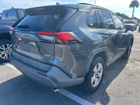 Used 2019 Toyota RAV4 XLE FWD image 4