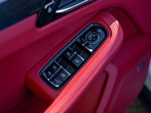 New 2026 Porsche Macan image 21