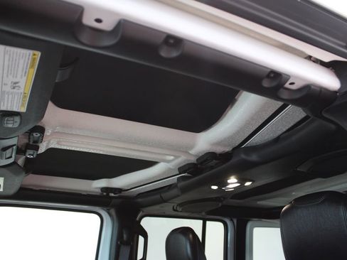Used 2019 Jeep Wrangler Unlimited Rubicon AWD/4WD image 29