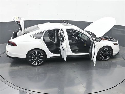 Certified 2024 Honda Accord Touring image 39