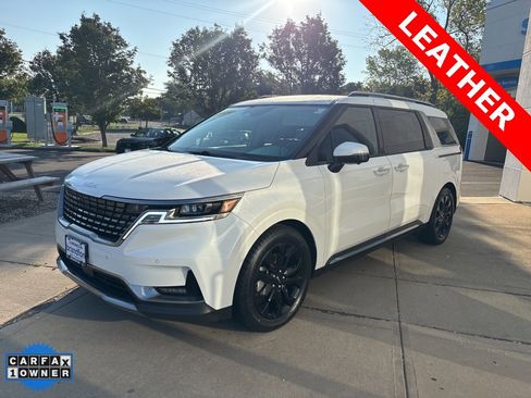 Used 2024 Kia Carnival SX Prestige image 3