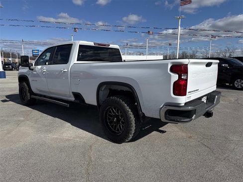 Used 2024 Chevrolet Silverado 2500 LT w/ Convenience Package image 3