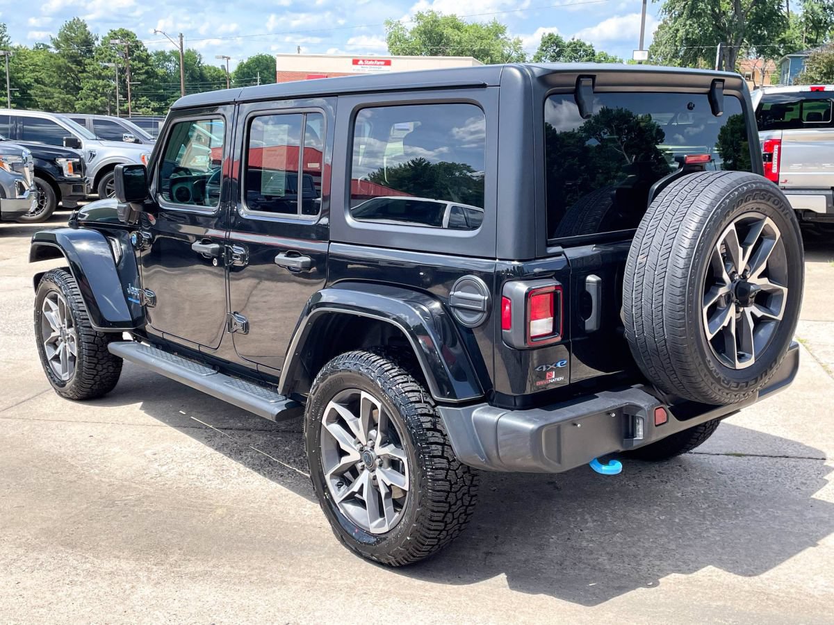 Used 2024 Jeep Wrangler Unlimited w/ LED Headlamp & Fog Lamp Group AWD/4WD image 5