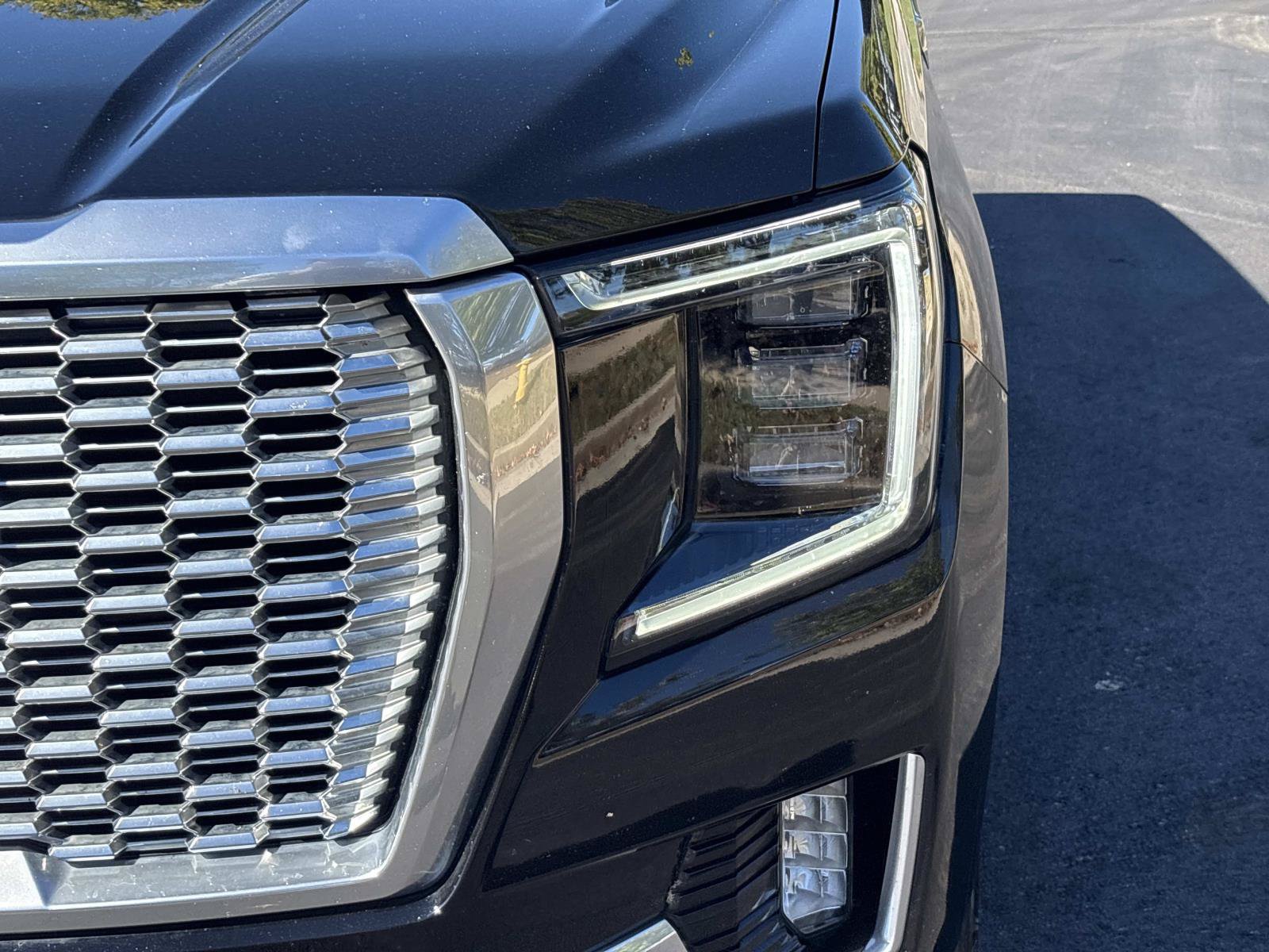 Used 2021 GMC Yukon Denali w/ Denali Premium Package AWD/4WD image 11