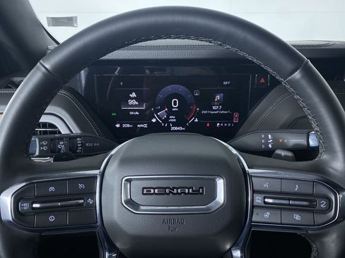 Certified 2025 GMC Yukon Denali image 3