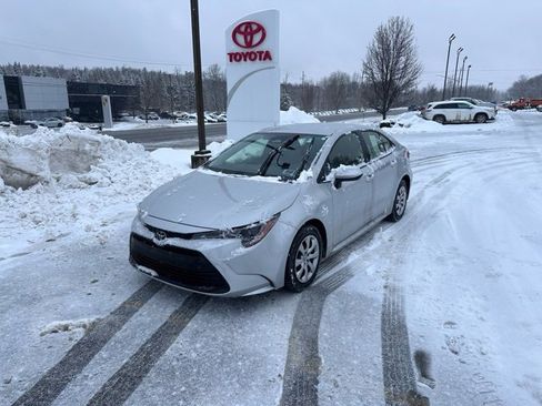 Used 2023 Toyota Corolla LE w/ Carpet Mat Package (TMS) image 8
