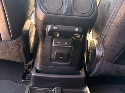 Used 2018 Jeep Wrangler Unlimited Sahara AWD/4WD image 17