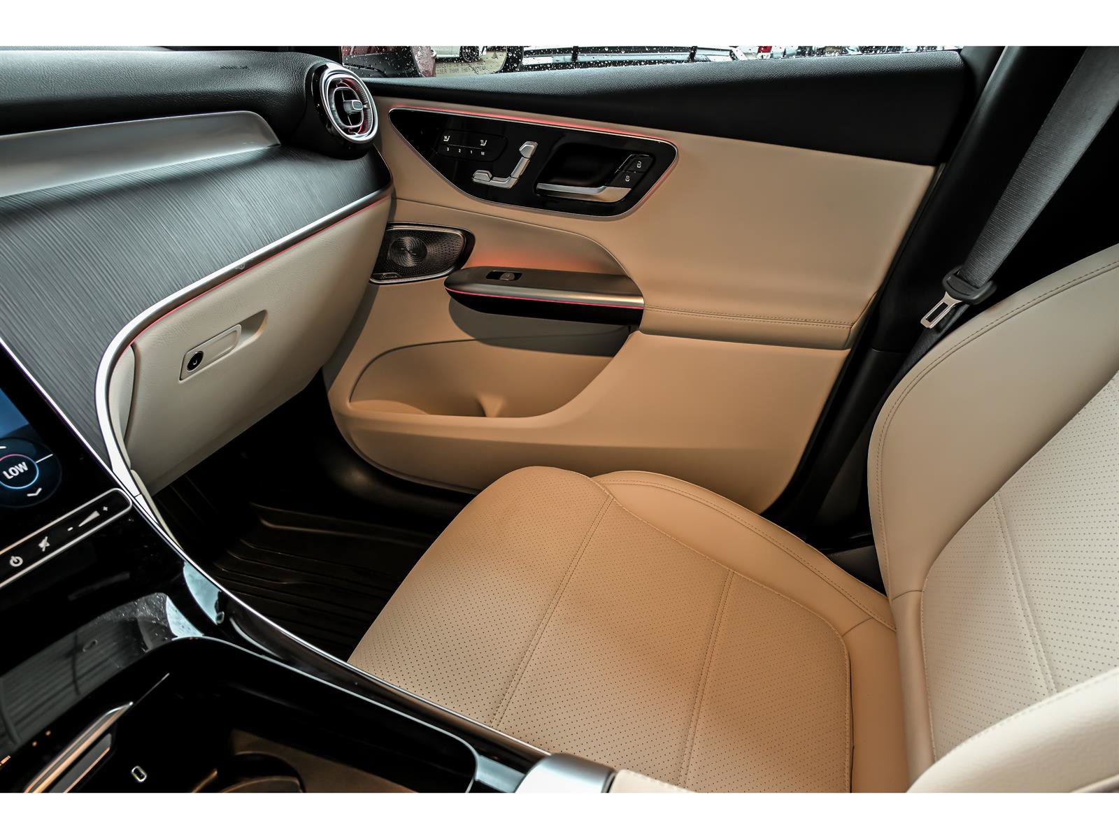 Used 2026 Mercedes-Benz GLC 300 4MATIC image 23