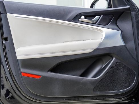 Used 2022 Genesis G70 2.0T image 19