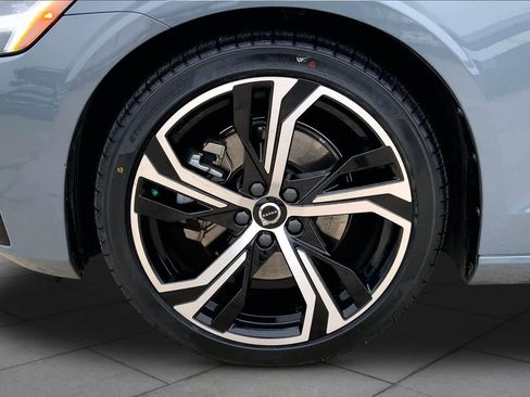 Used 2023 Volvo S60 B5 Core FWD image 11