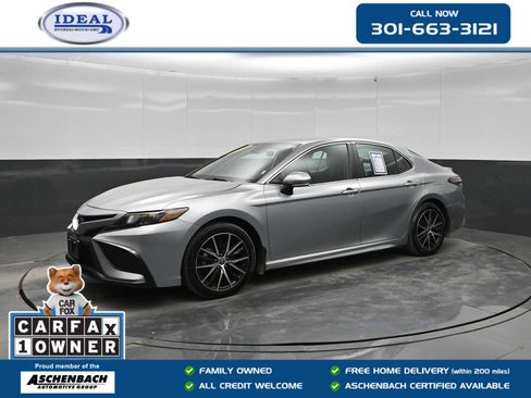 Used 2024 Toyota Camry SE FWD image 1