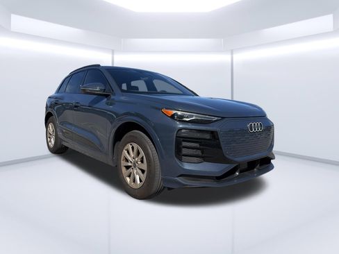 Used 2025 Audi Q6 e-tron Premium RWD image 1