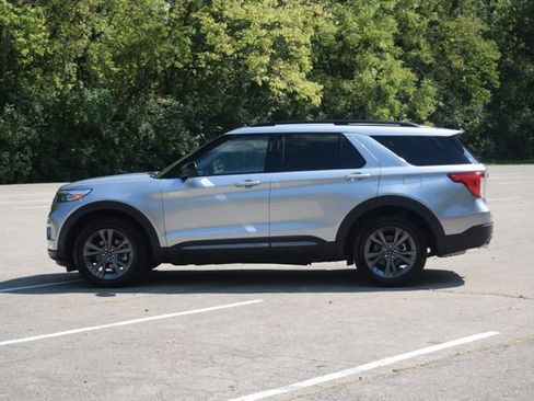 Used 2023 Ford Explorer XLT w/ Equipment Group 202A AWD/4WD image 25