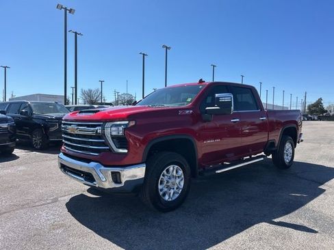 Used 2025 Chevrolet Silverado 2500 LTZ w/ LTZ Convenience Package image 7
