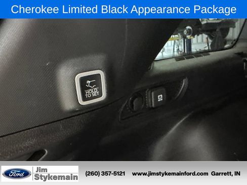 Used 2024 Jeep Grand Cherokee Limited w/ Black Appearance Package AWD/4WD image 26