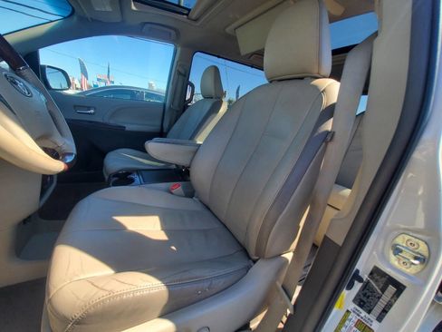 Used 2012 Toyota Sienna Limited w/ Premium Pkg image 11