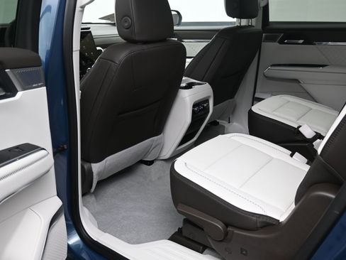 Used 2025 GMC Acadia Denali w/ Super Cruise Package image 19