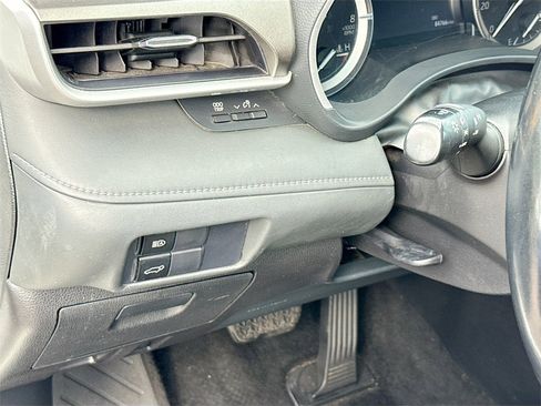 Used 2021 Toyota Highlander XLE image 11