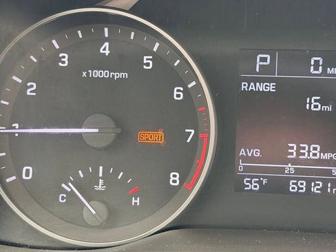 Used 2018 Hyundai Elantra SE FWD image 17