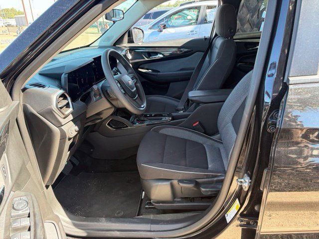 Used 2025 Chevrolet TrailBlazer LT FWD image 6